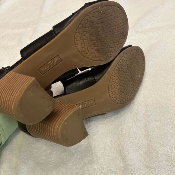 Elegant Black Heel sandals  Sleek Design size 9 - Picture 5 of 7